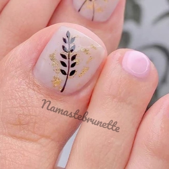 2/$16 Boho Leaf Press On Toenails - Picture 1 of 16